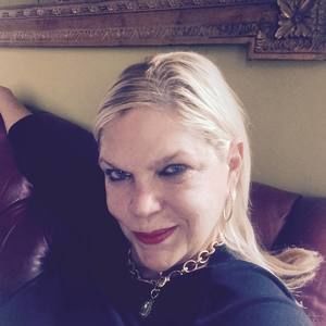 Meet your Posher, Cynthia